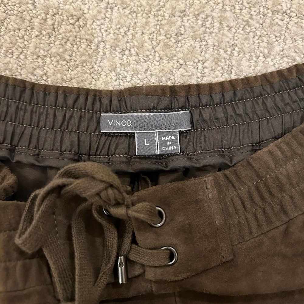 Vince brown suede women’s shorts - Picture 2 of 2